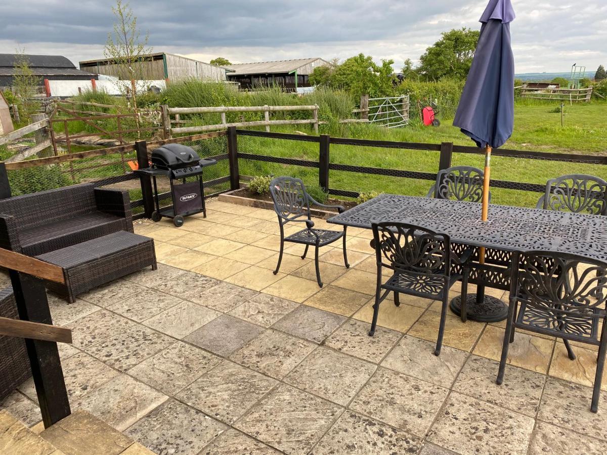 Rew Farm Country & Equestrian Accommodation - Sunrise Lodge 멜크샘 외부 사진