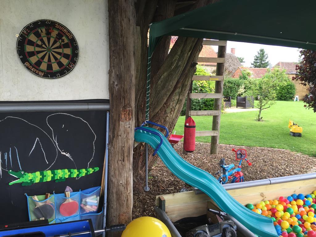 Rew Farm Country & Equestrian Accommodation - Sunrise Lodge 멜크샘 외부 사진